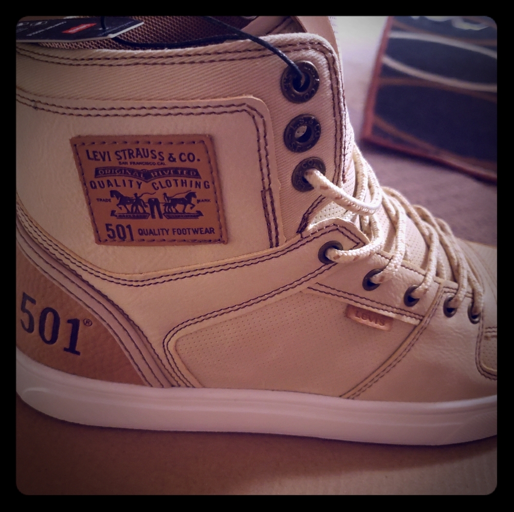 HIGH TOP SNEAKERS